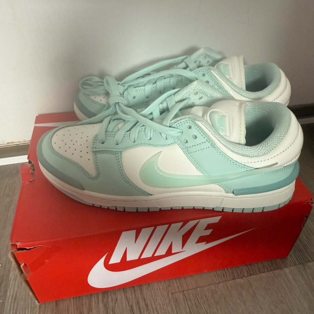 Nike Dunk Women's Fresh Jade Ice Tiffany Blue Sneakers size 8 (6.5M) - Picture 7 of 11